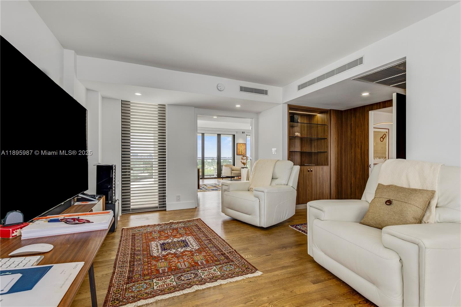 5500 Collins Ave # 1104