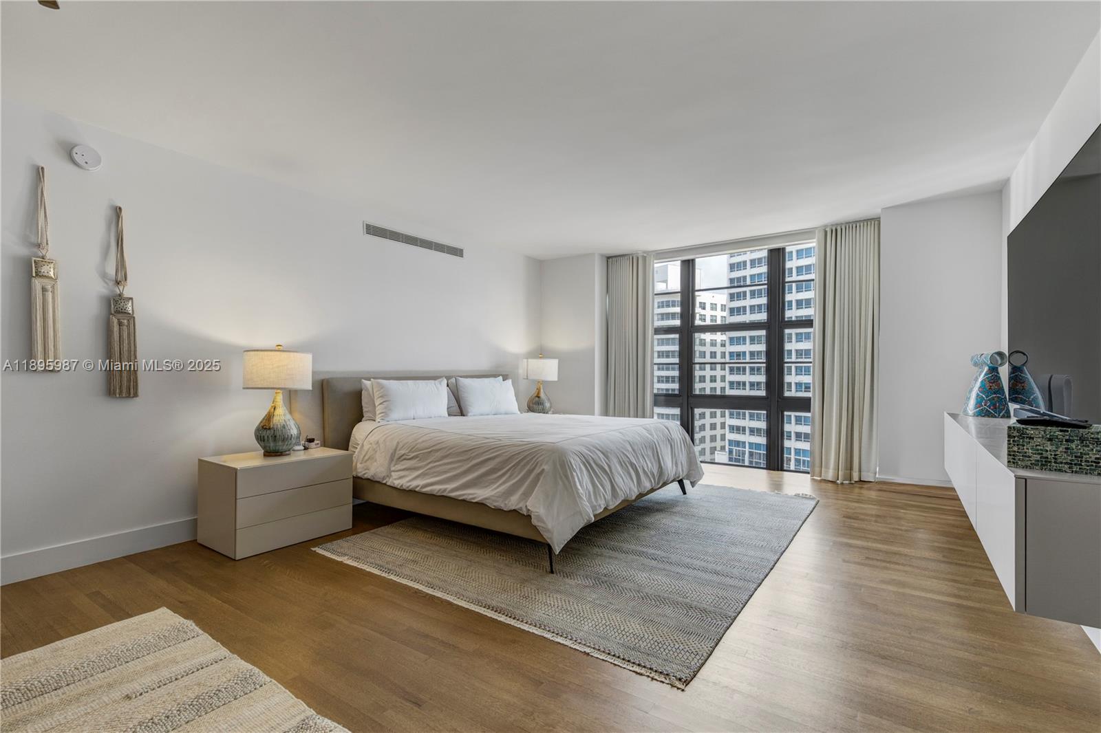 5500 Collins Ave # 1104