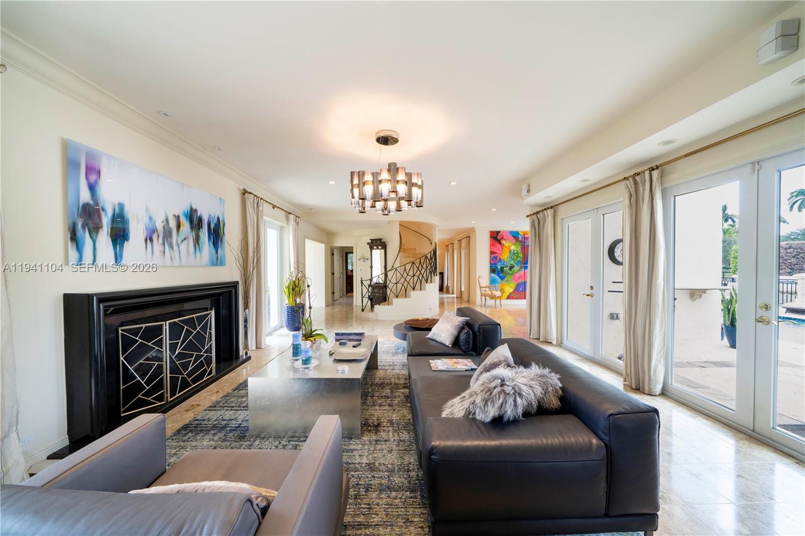 6465 Pine Tree Drive Cir