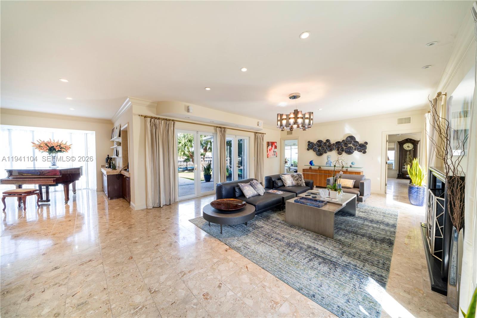 6465 Pine Tree Drive Cir