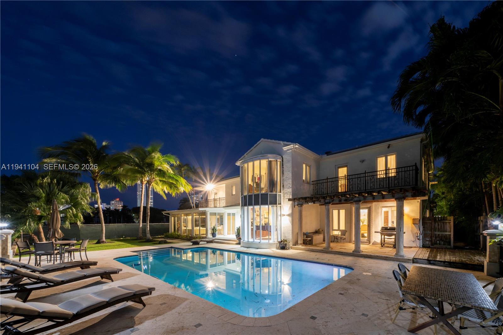 6465 Pine Tree Drive Cir