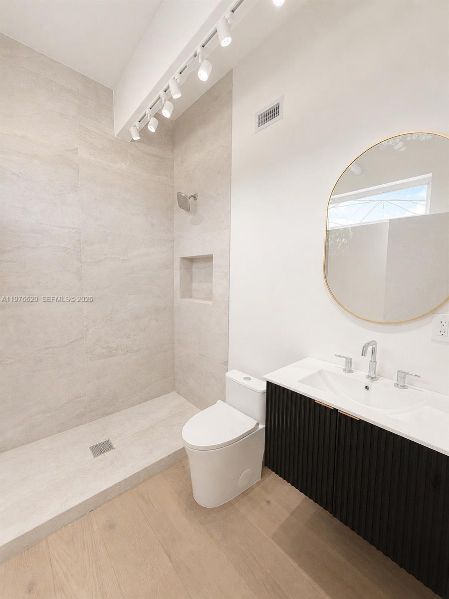 550 NW 29th St
