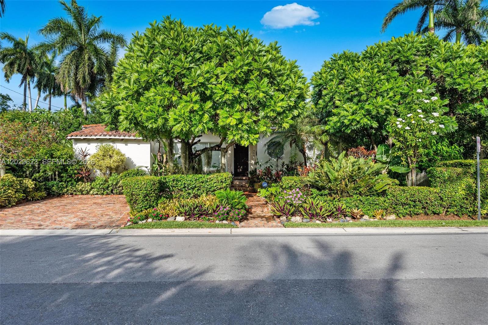 455 W Dilido Dr