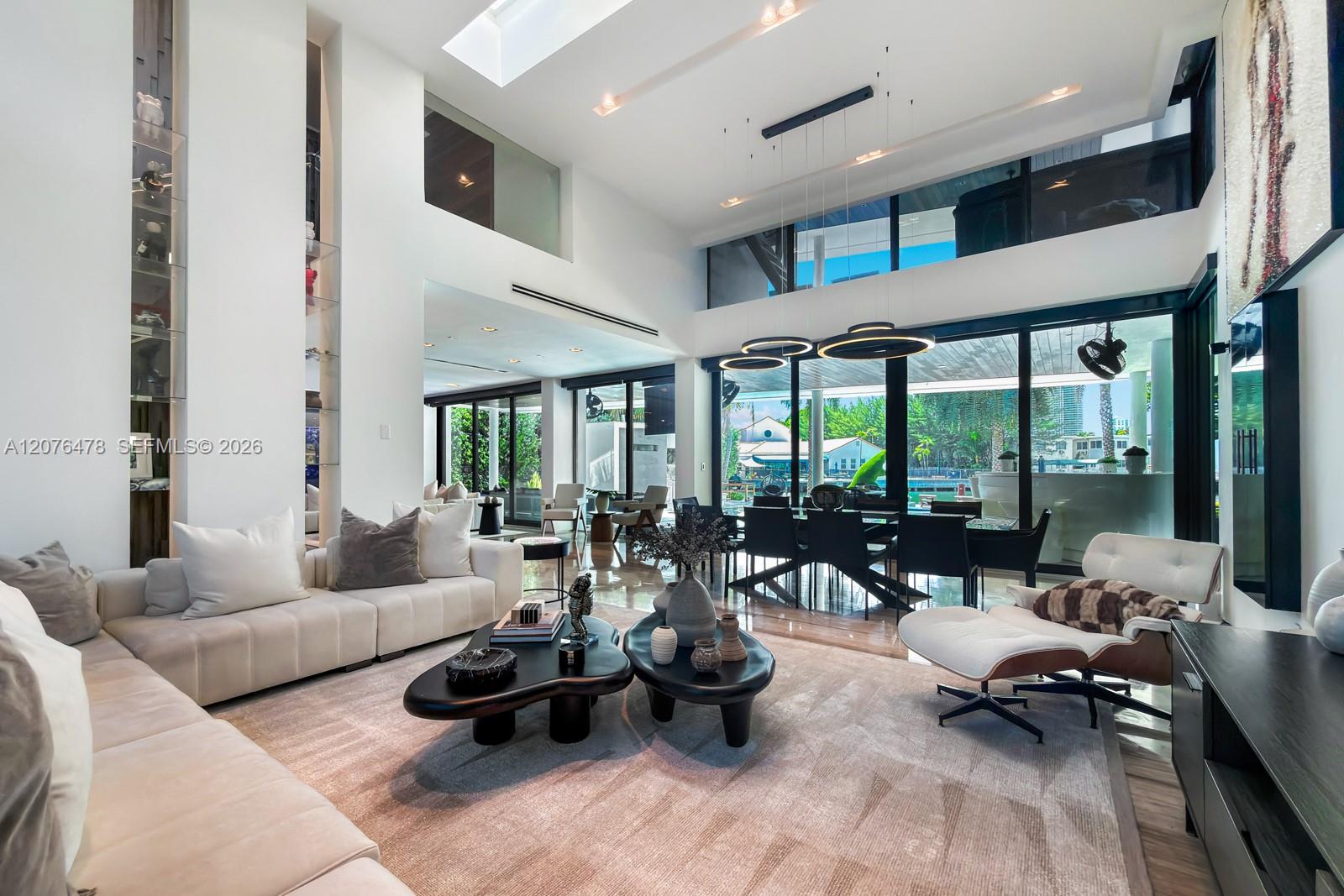 528 Lakeview Ct