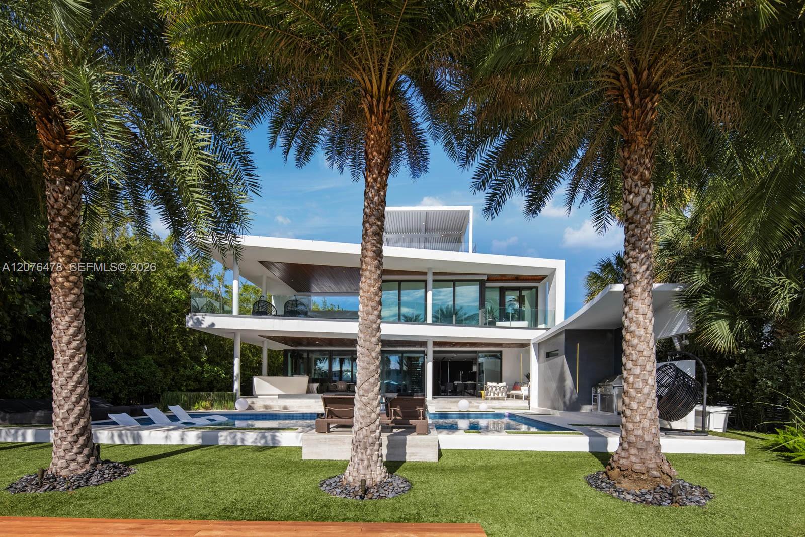 528 Lakeview Ct