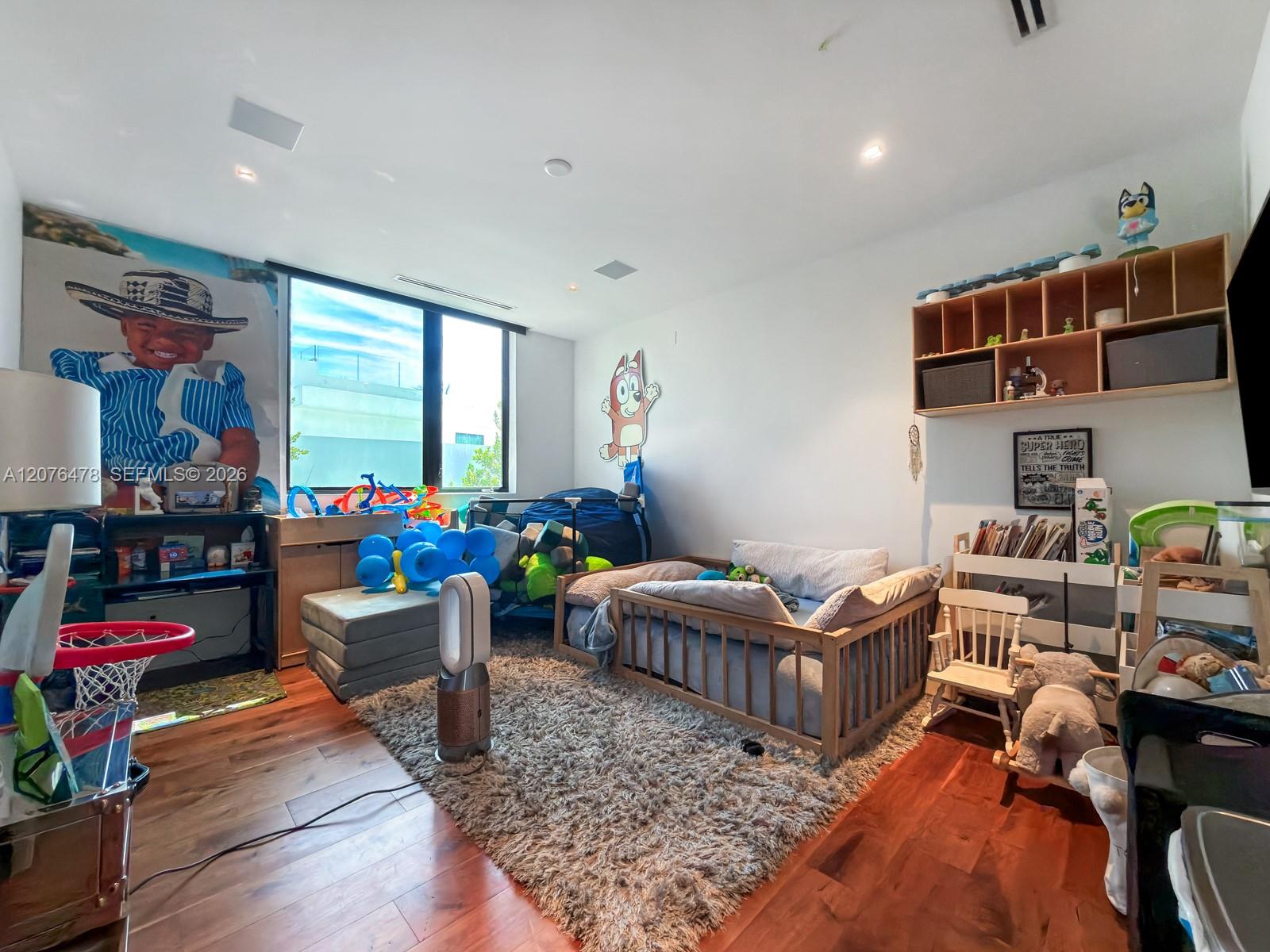 528 Lakeview Ct