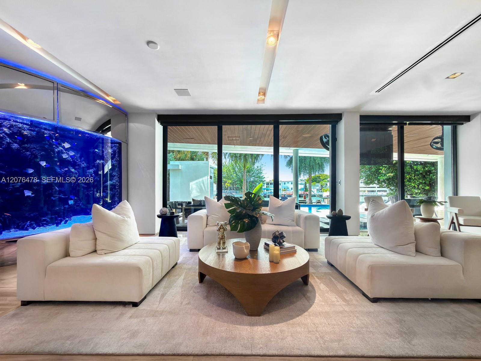 528 Lakeview Ct