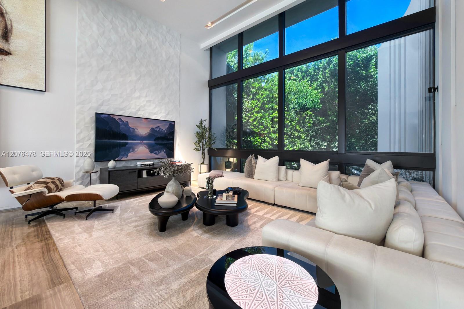 528 Lakeview Ct