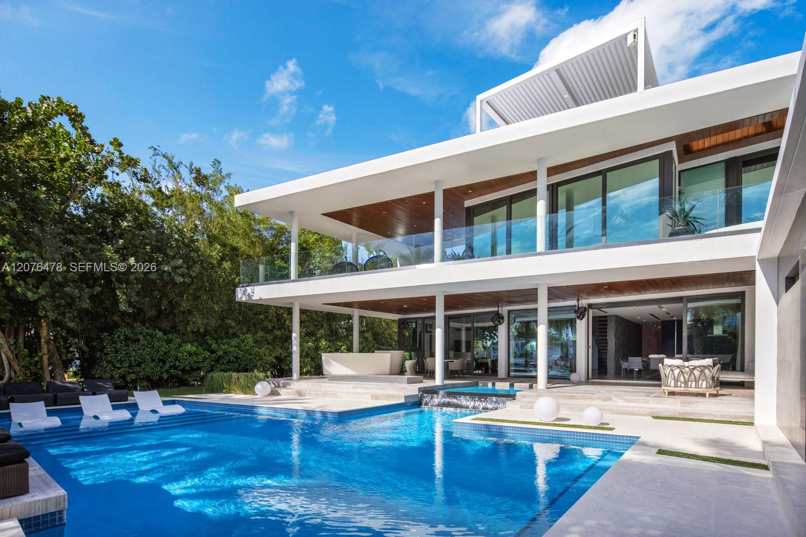 528 Lakeview Ct