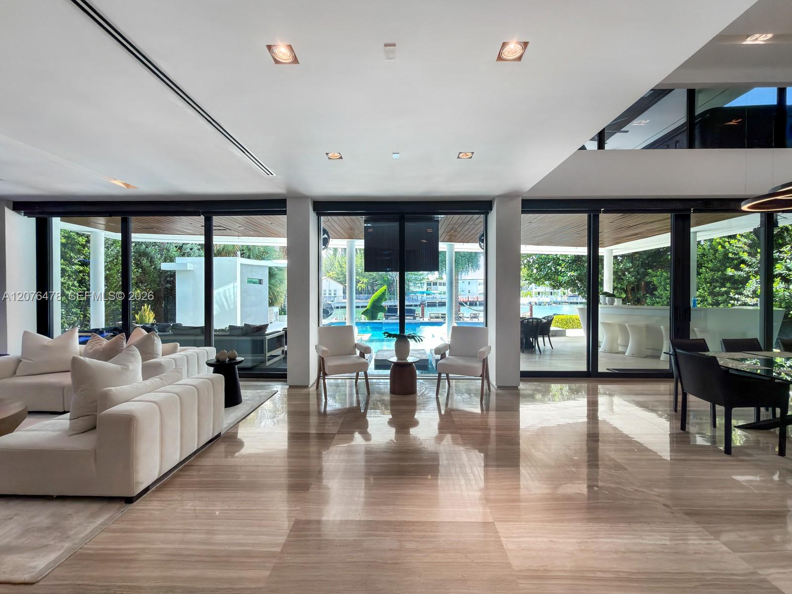 528 Lakeview Ct
