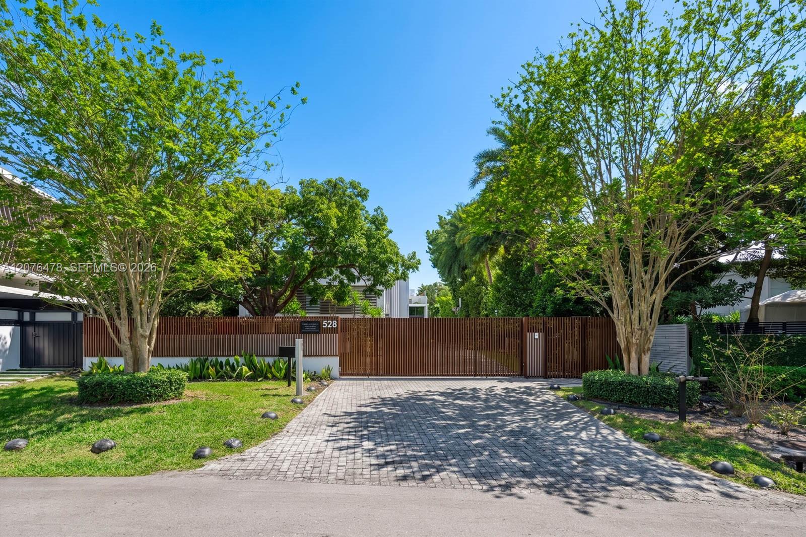 528 Lakeview Ct