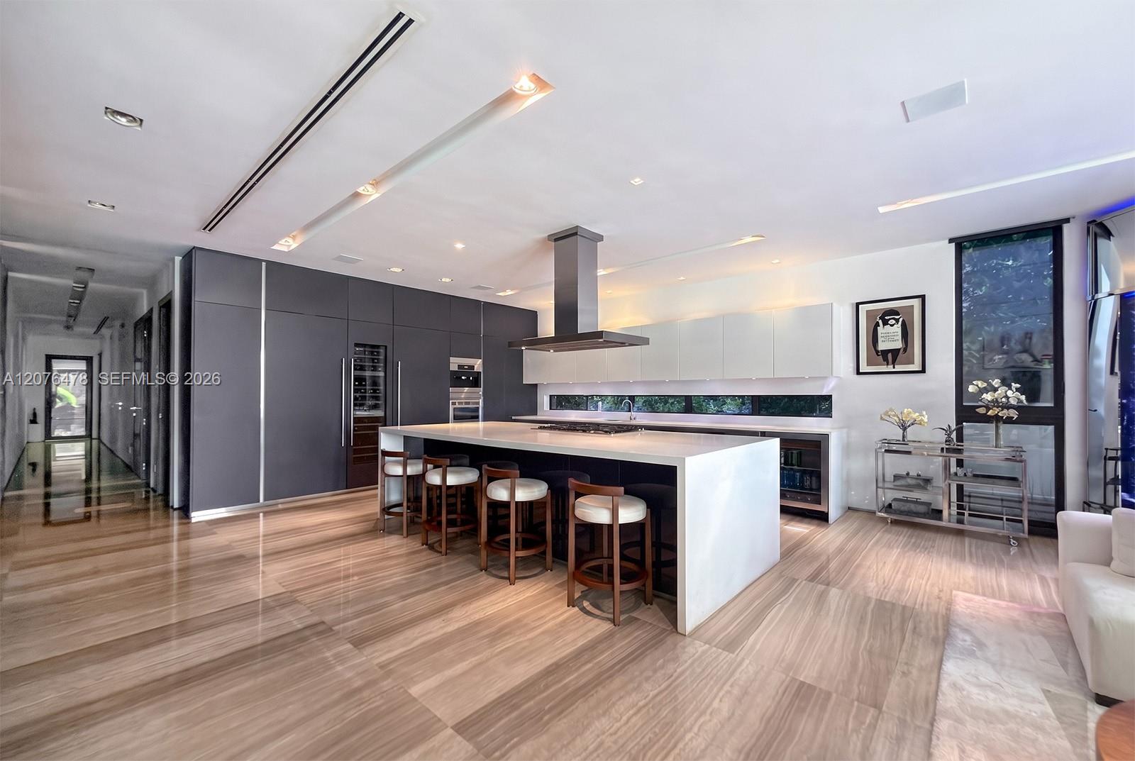 528 Lakeview Ct