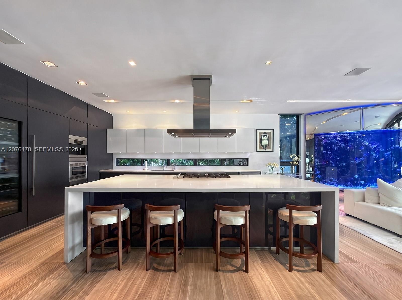 528 Lakeview Ct
