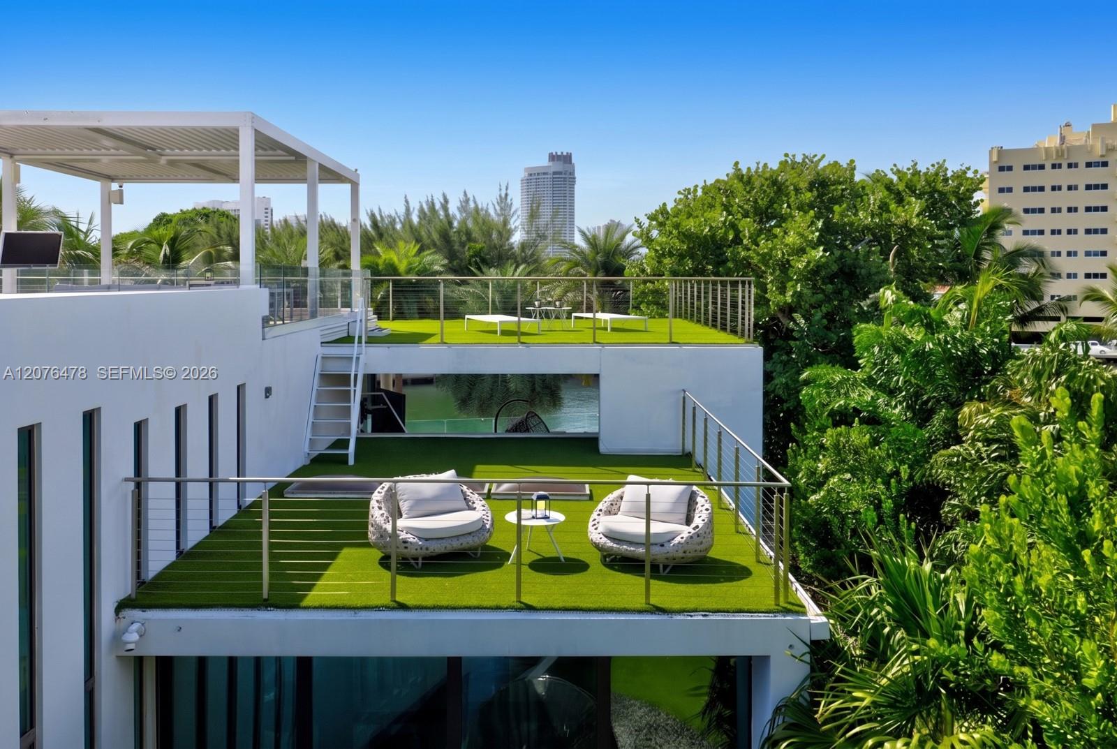 528 Lakeview Ct