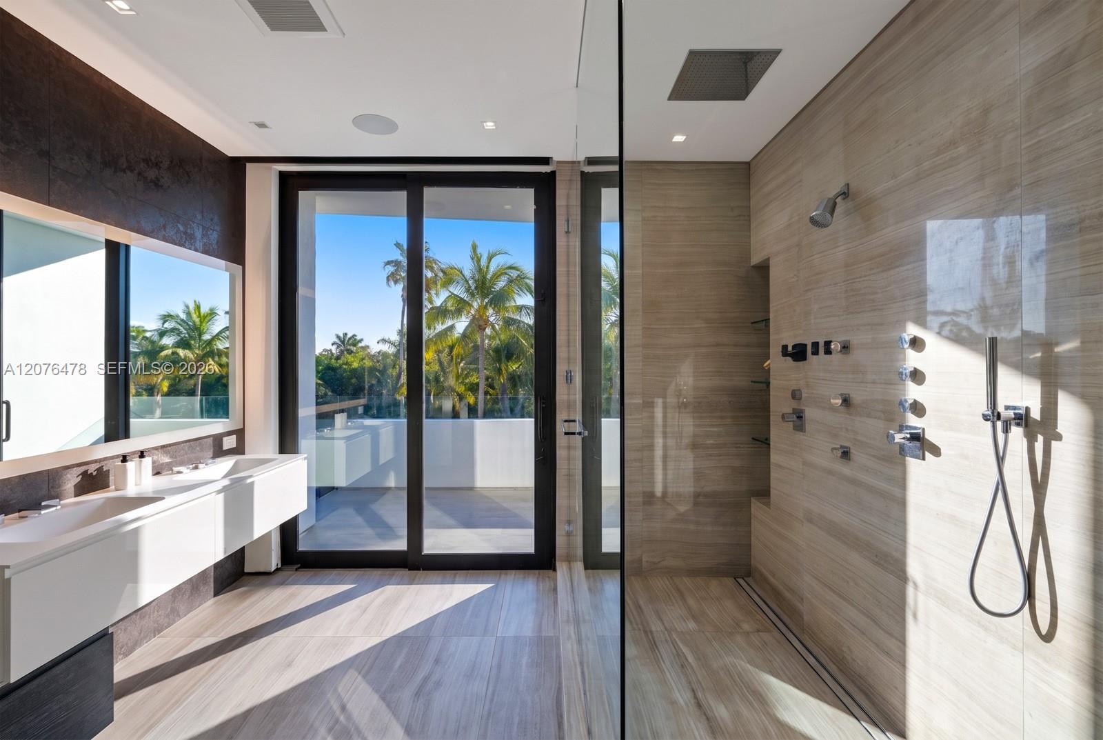 528 Lakeview Ct