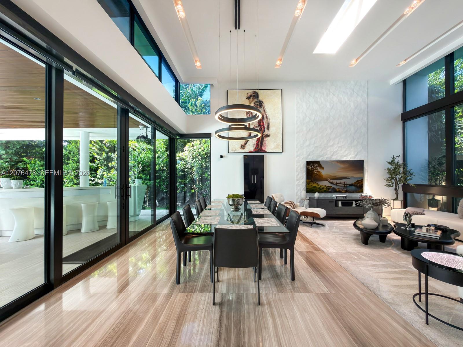 528 Lakeview Ct
