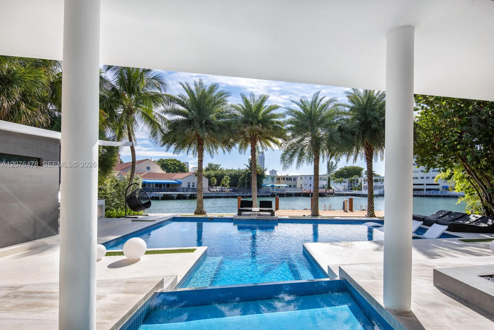 528 Lakeview Ct