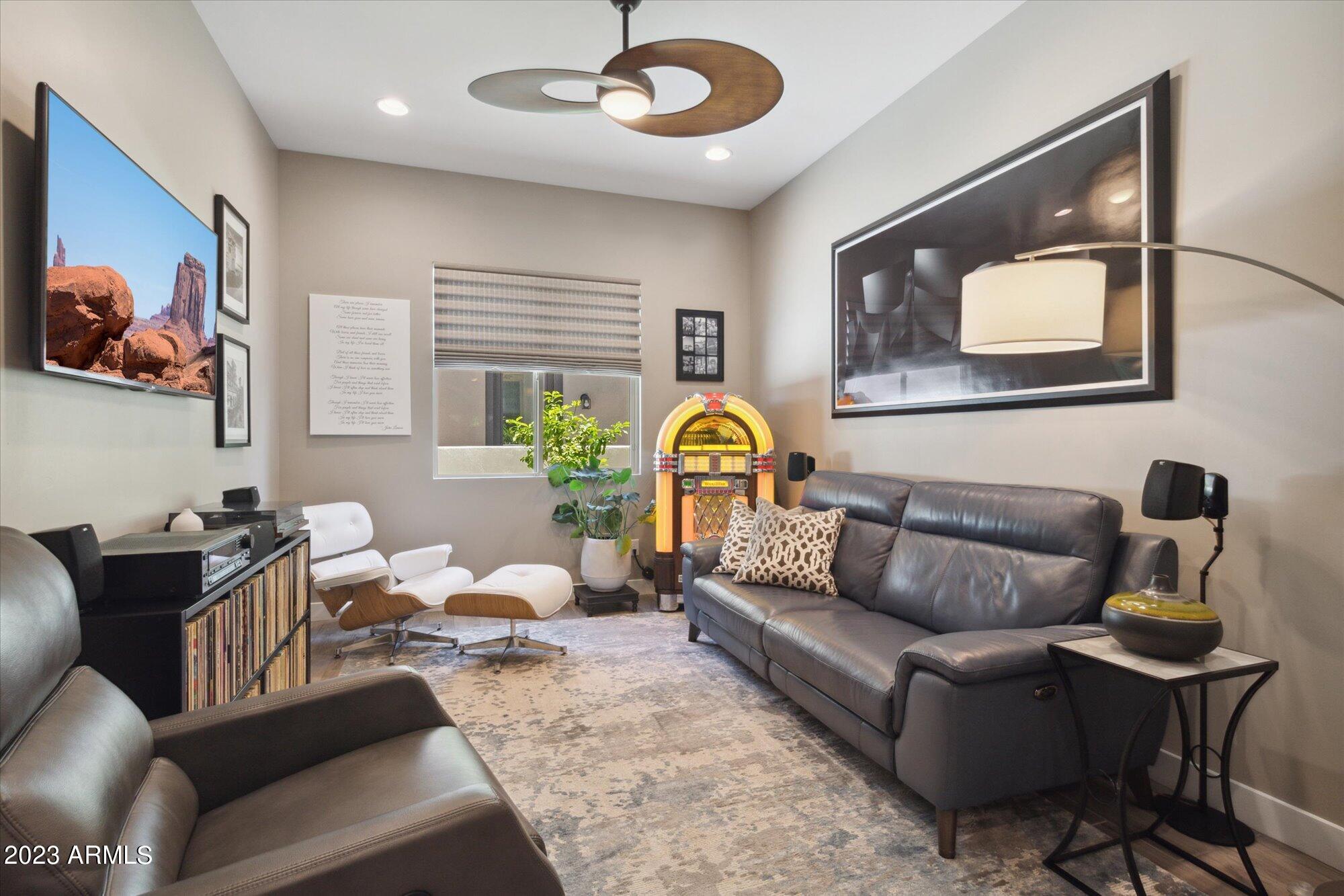 20471 W COOLIDGE Street