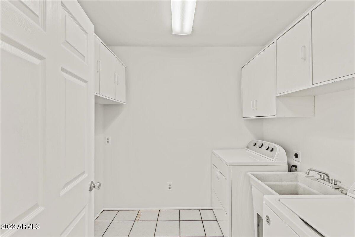 5037 E Clarendon Avenue