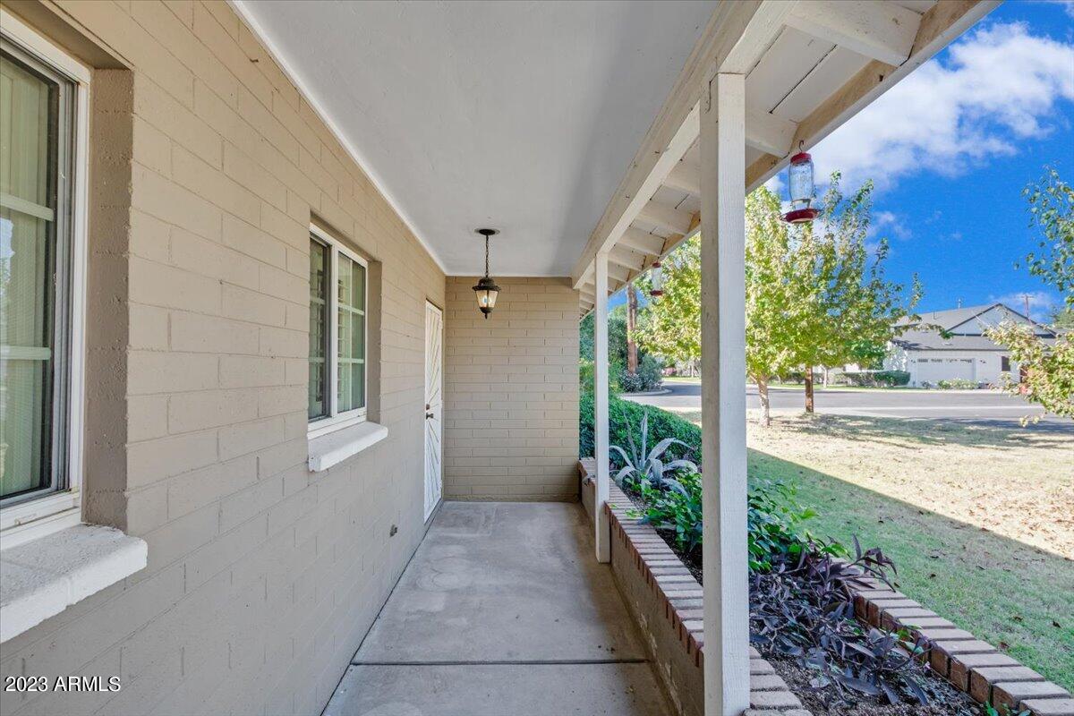 5037 E Clarendon Avenue