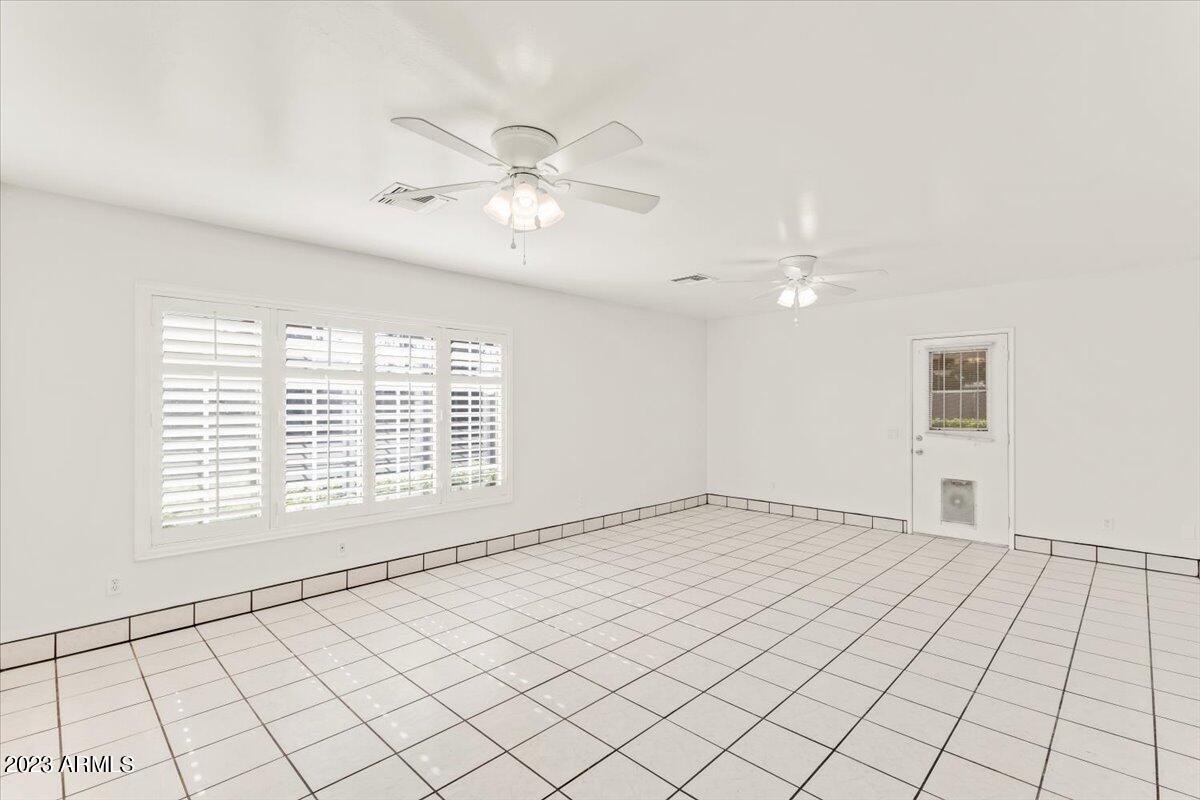 5037 E Clarendon Avenue