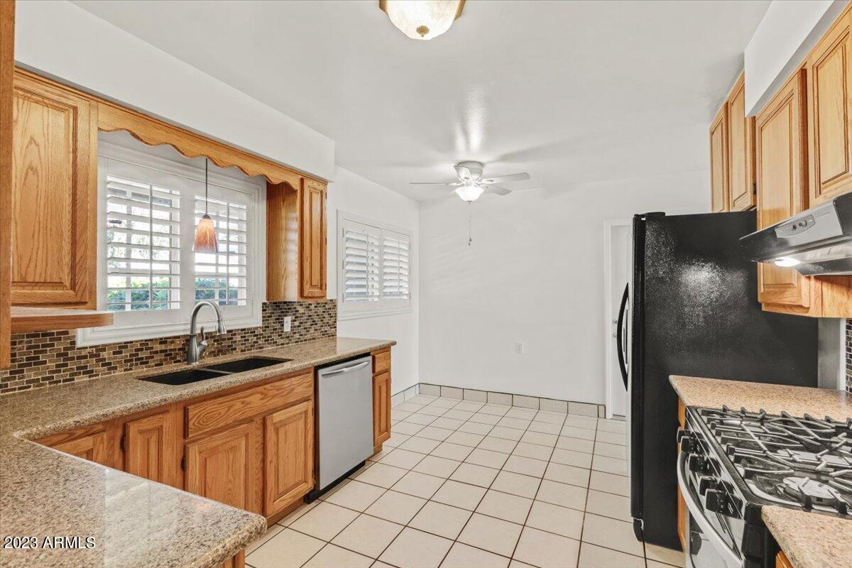 5037 E Clarendon Avenue