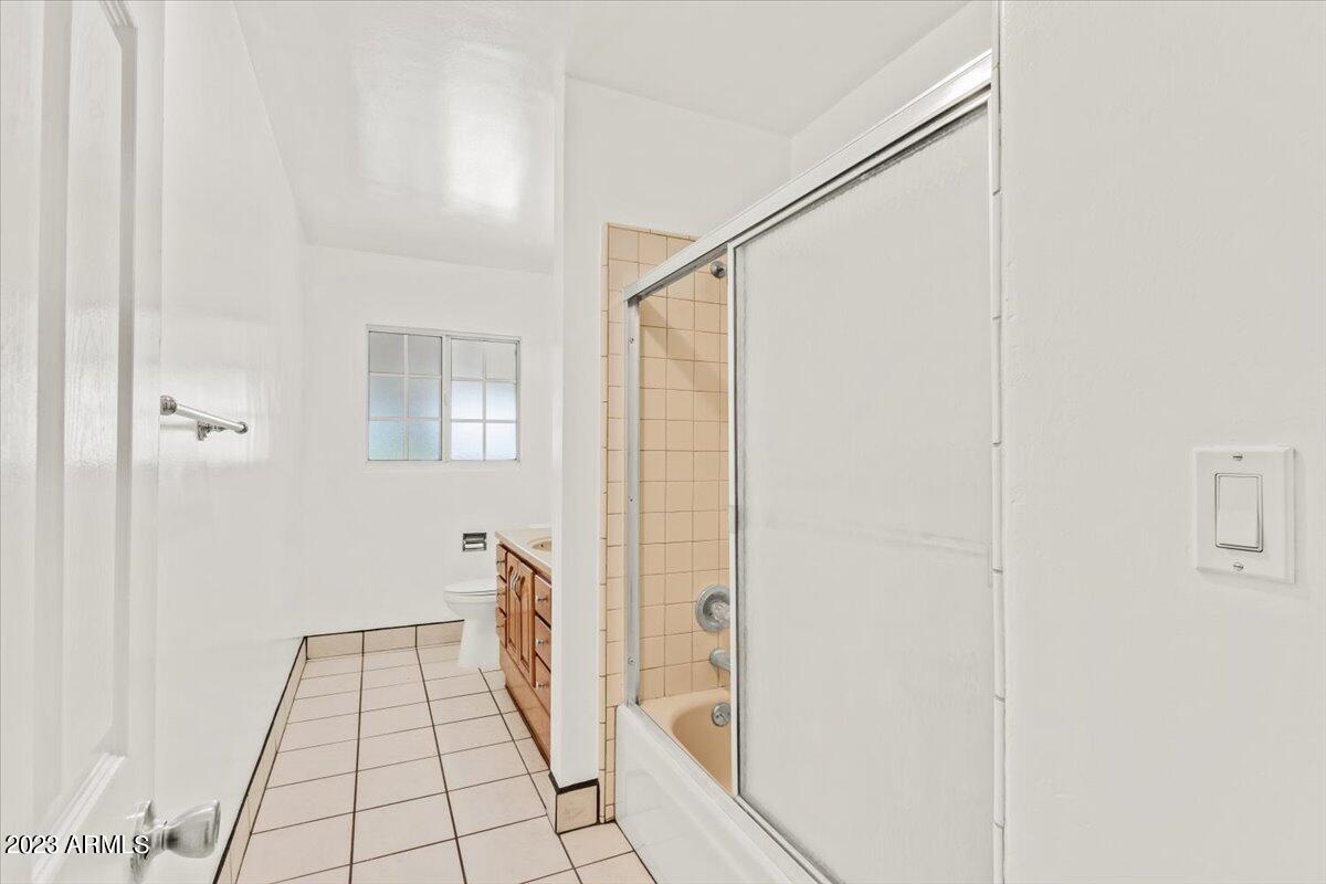 5037 E Clarendon Avenue