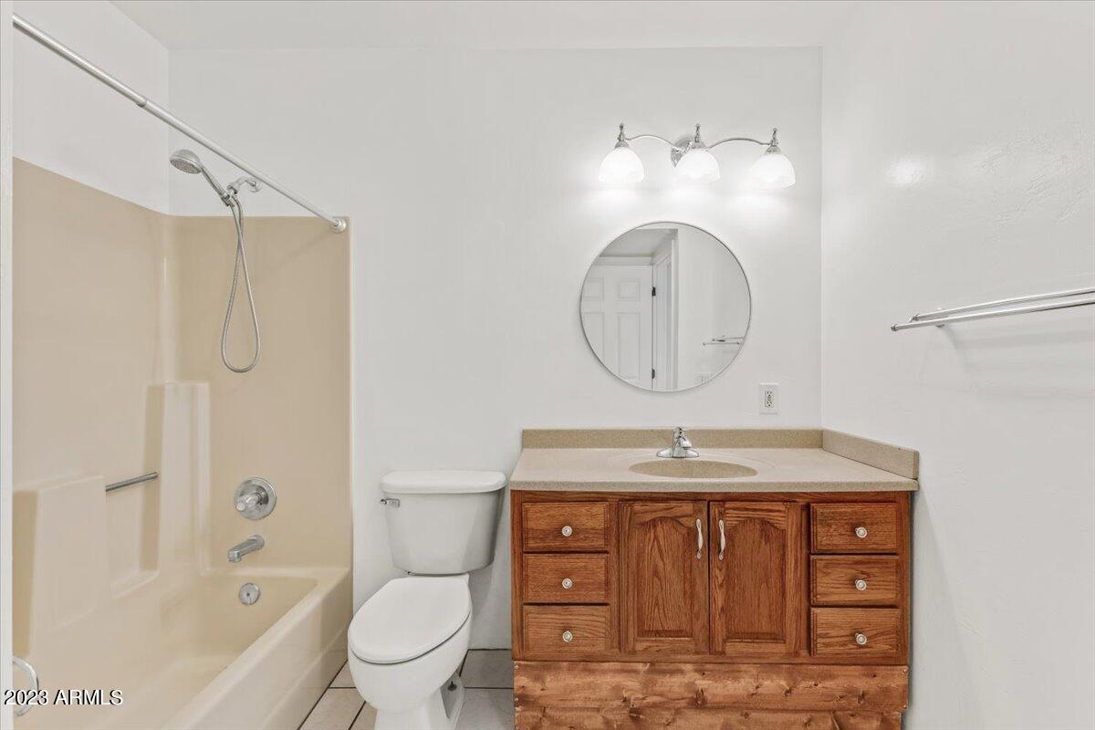 5037 E Clarendon Avenue