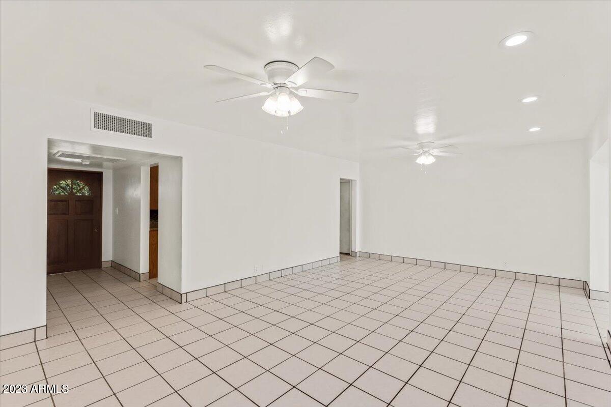 5037 E Clarendon Avenue