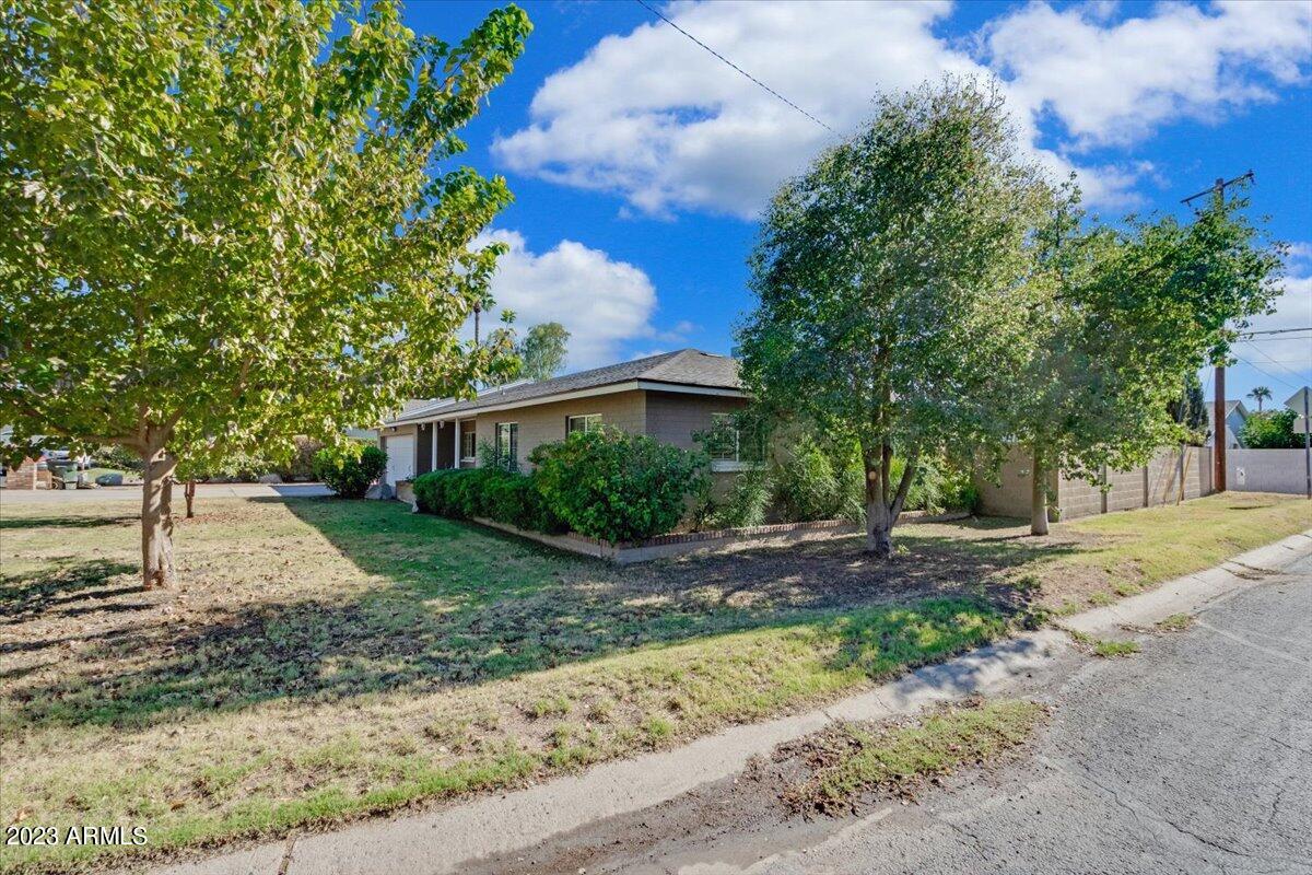 5037 E Clarendon Avenue