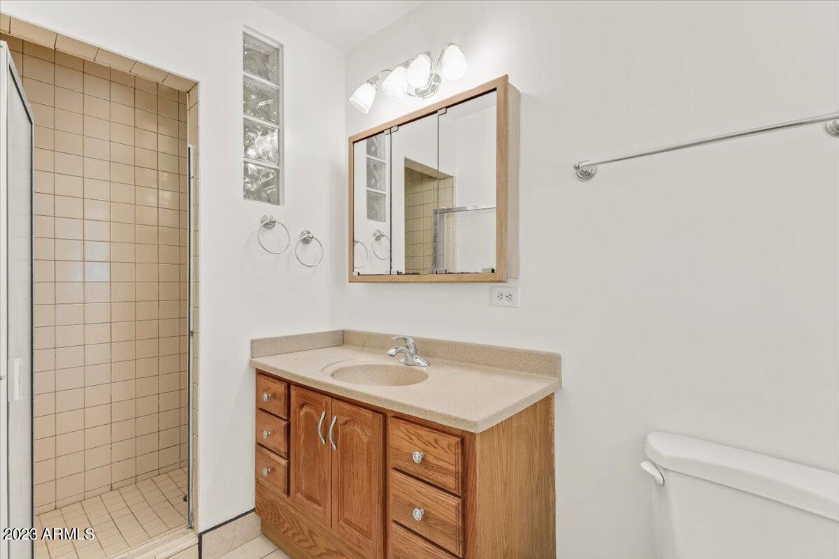 5037 E Clarendon Avenue