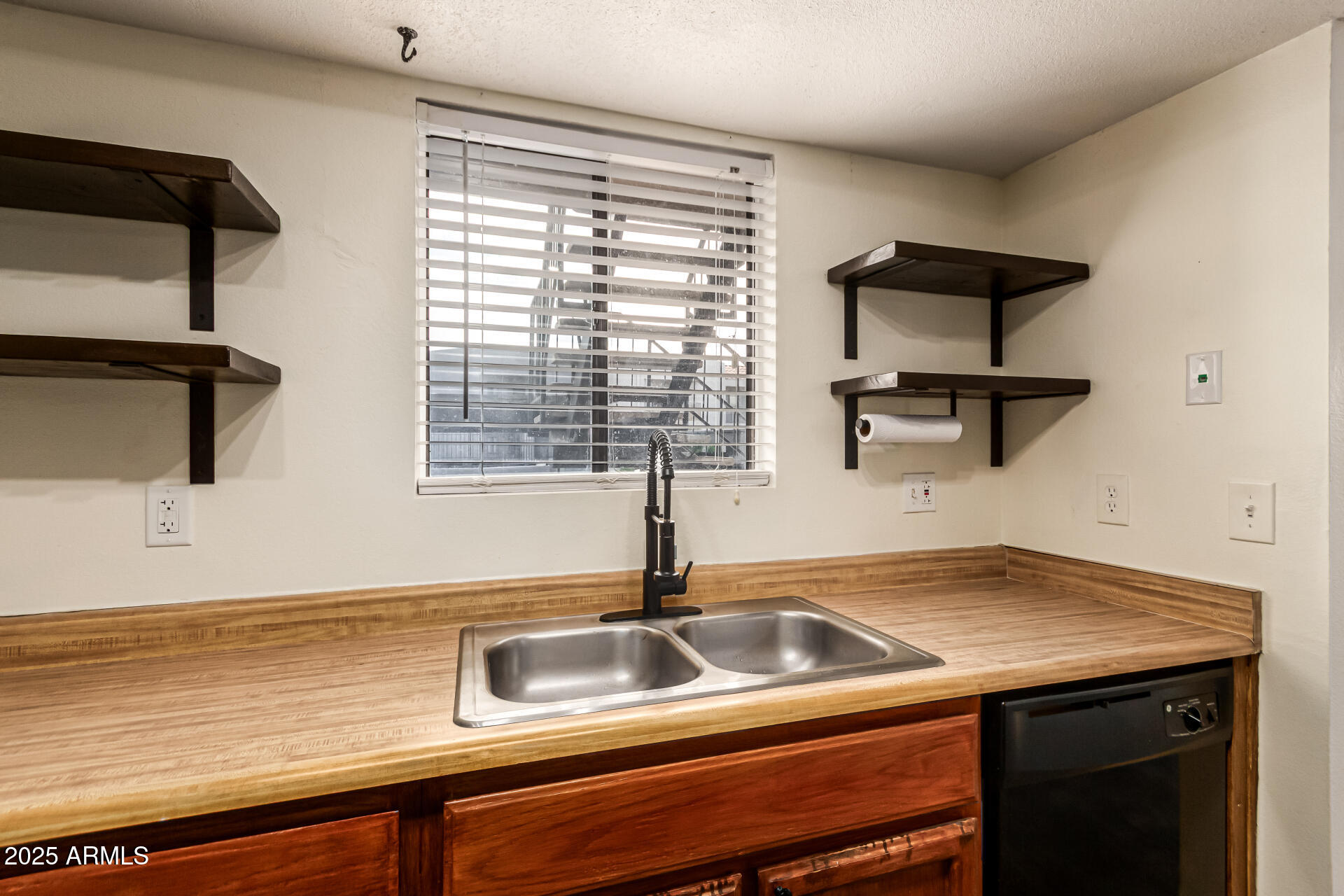 1352 E HIGHLAND Avenue, 117