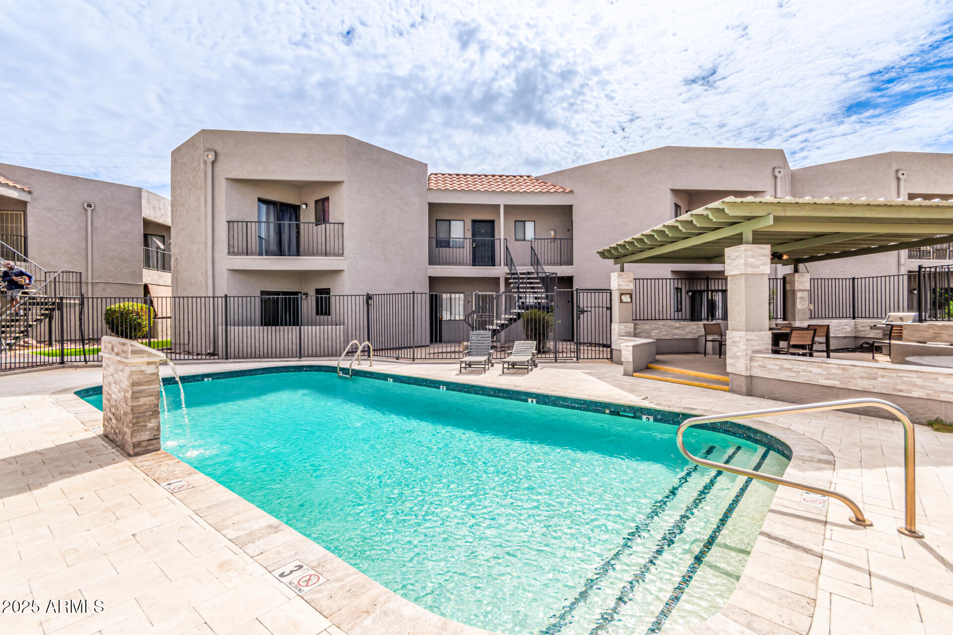 1352 E HIGHLAND Avenue, 117