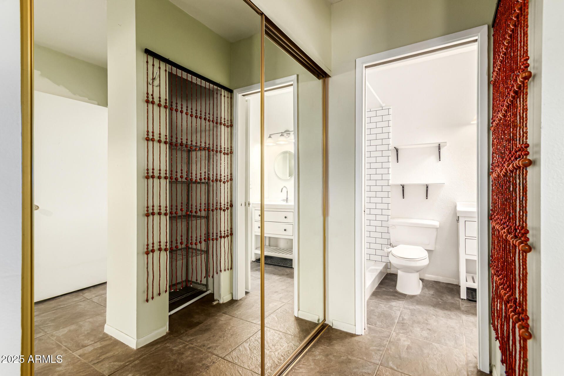 1352 E HIGHLAND Avenue, 117