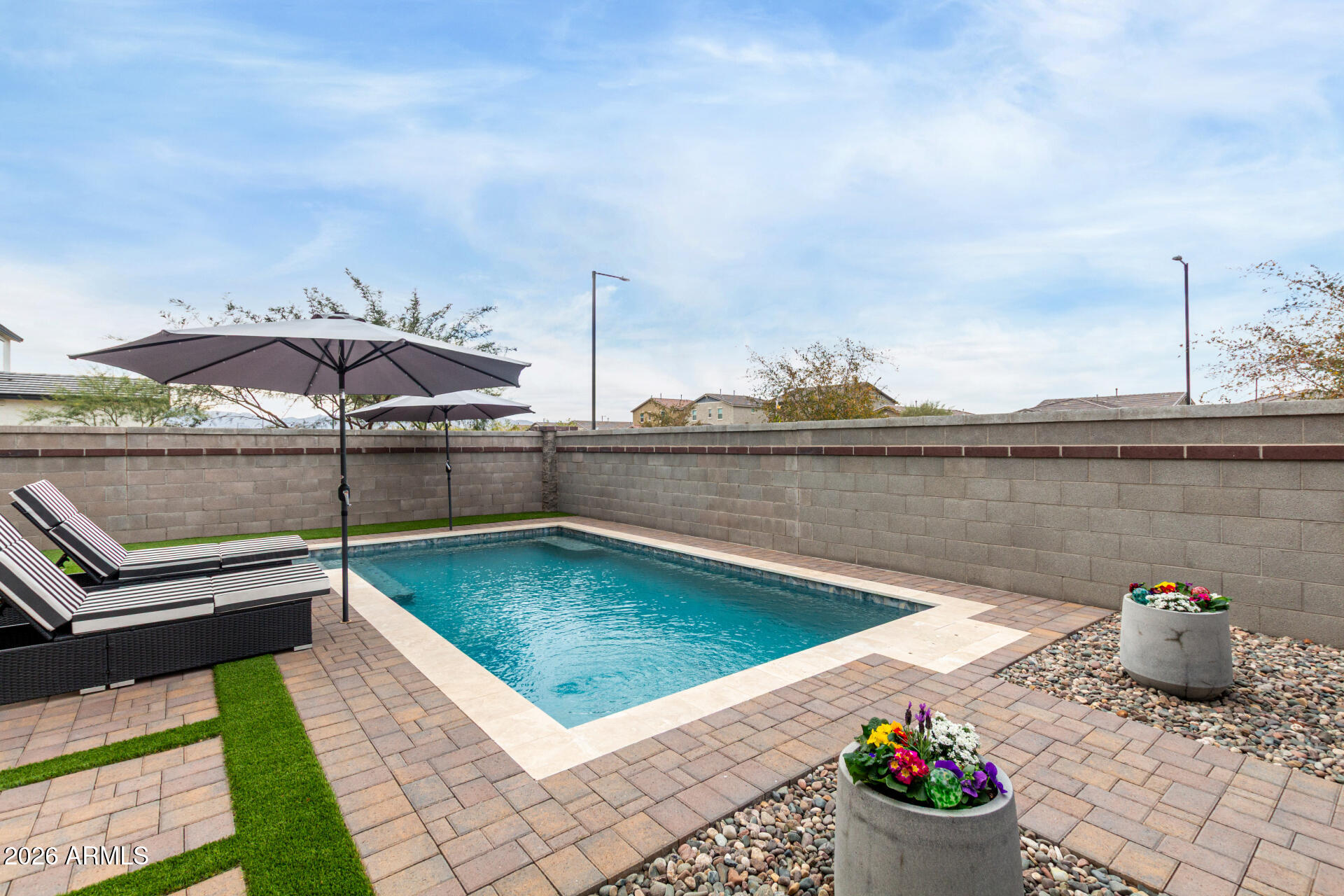 17282 W DAHLIA Drive