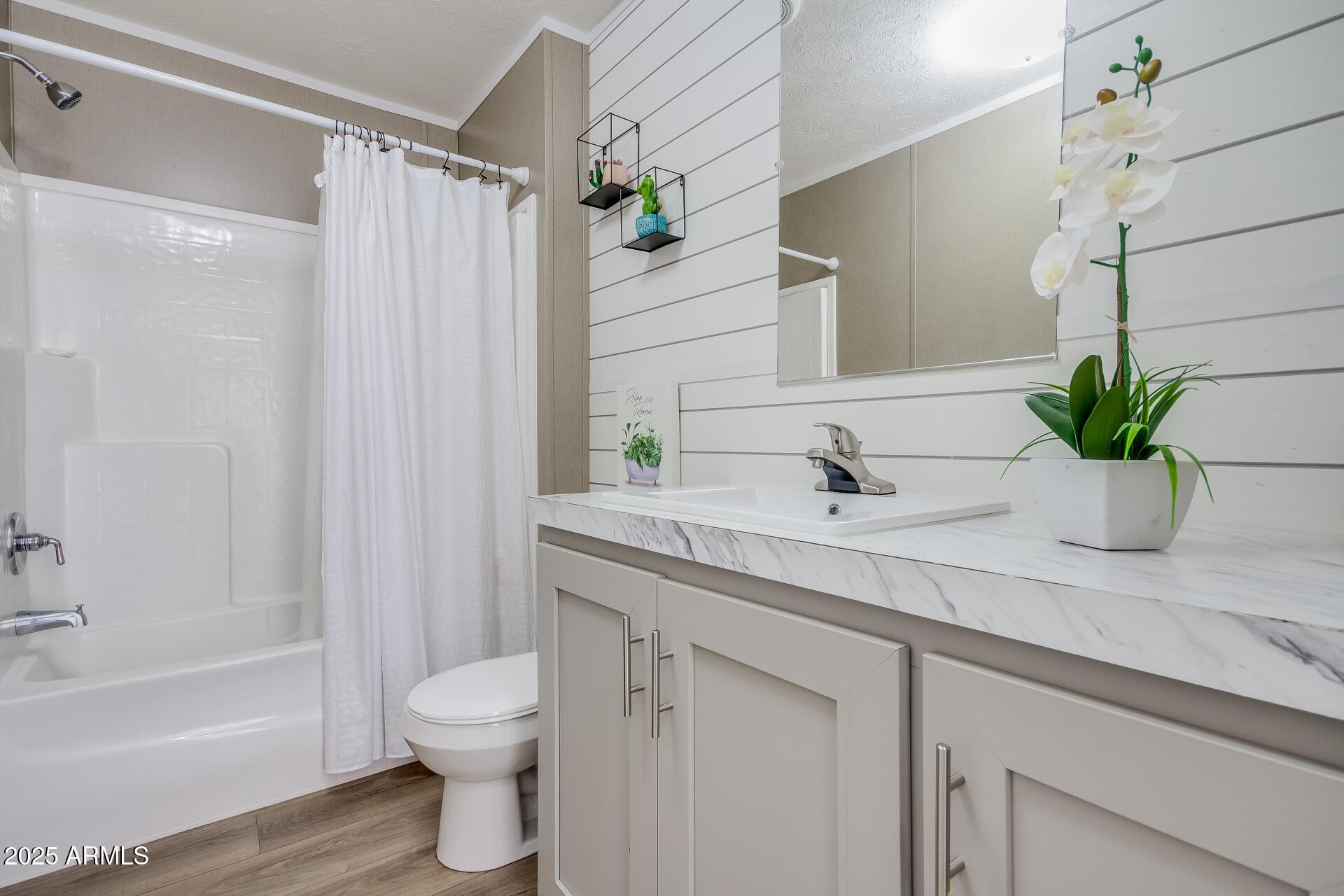 2605 W VAN BUREN Street 104