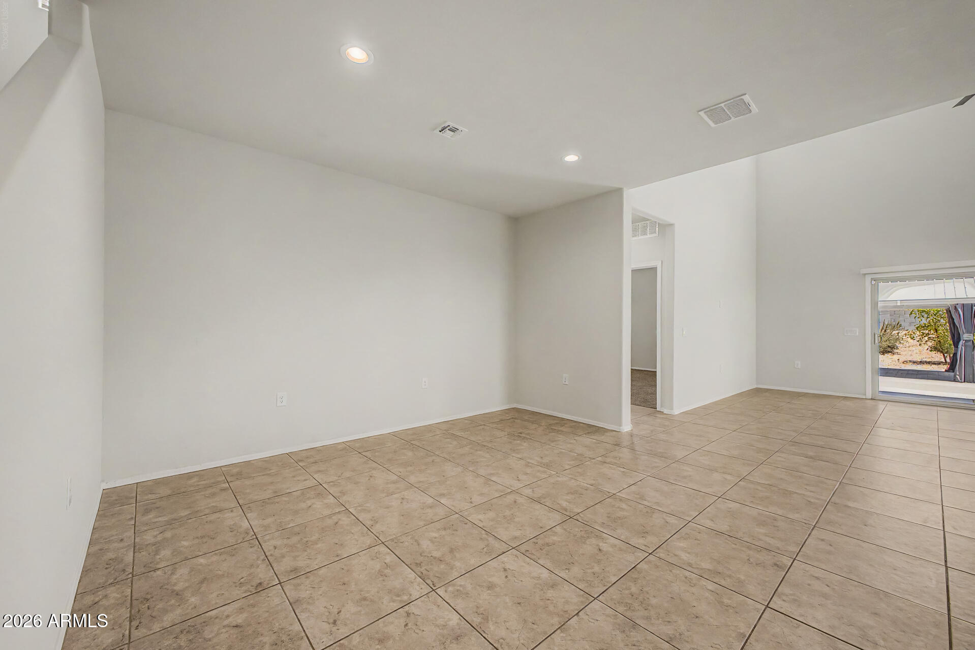 30728 W COLUMBUS Avenue