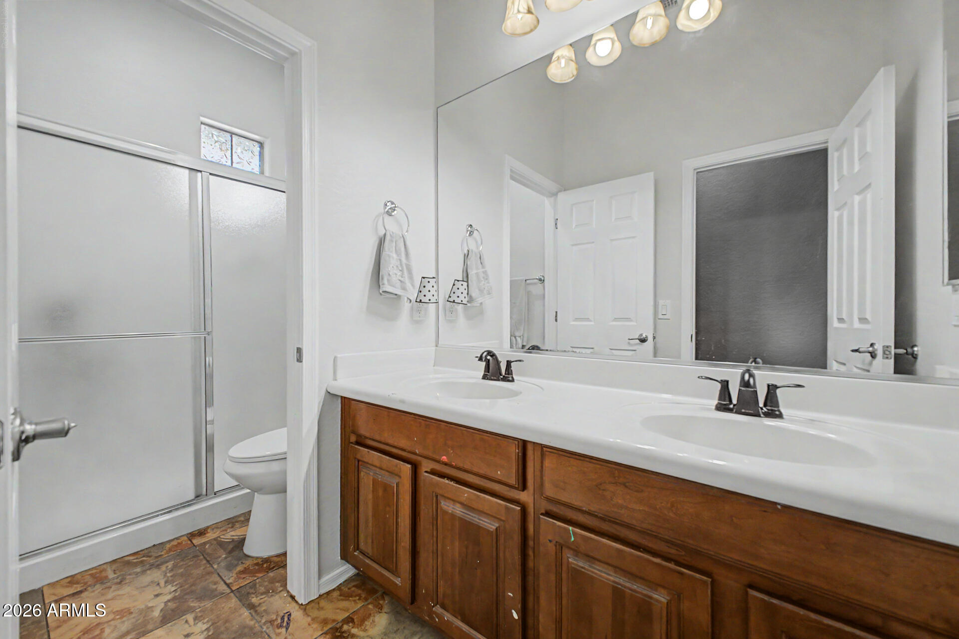 8602 W HELEN Lane