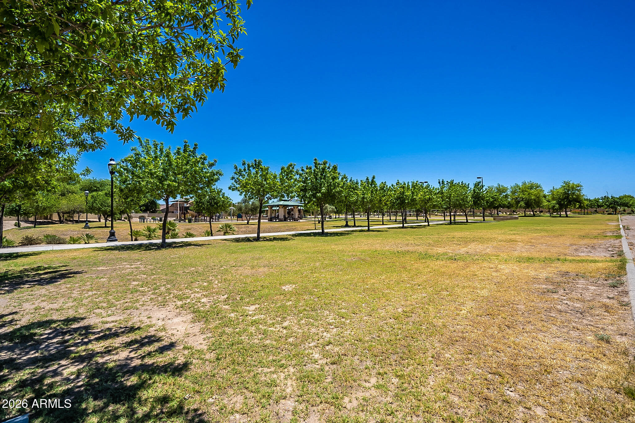 8602 W HELEN Lane