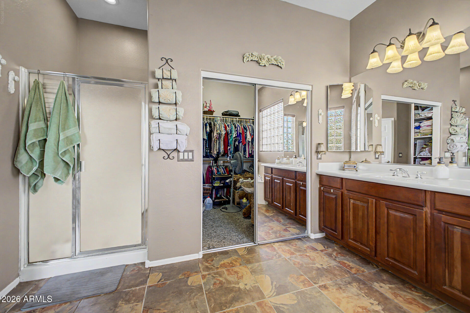 8602 W HELEN Lane
