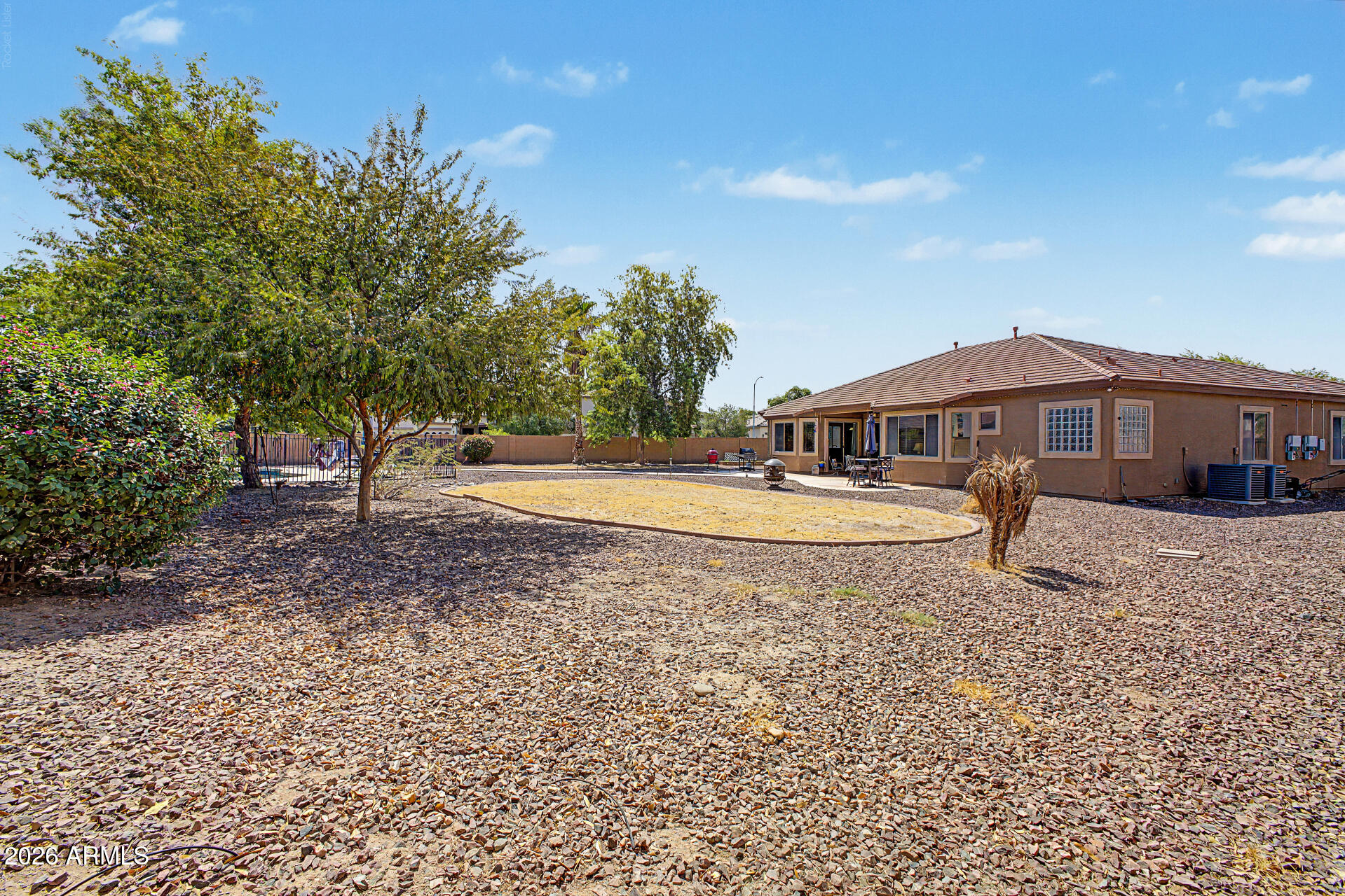 8602 W HELEN Lane