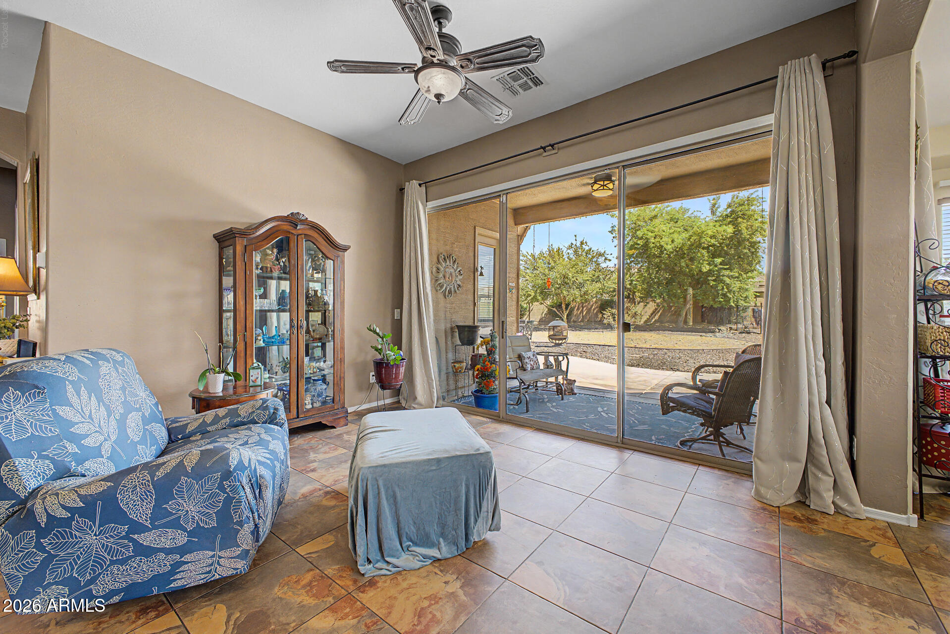 8602 W HELEN Lane