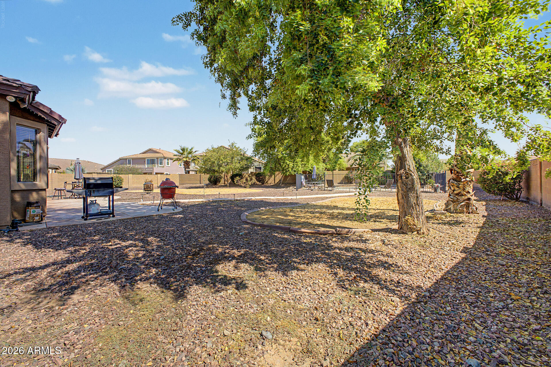 8602 W HELEN Lane