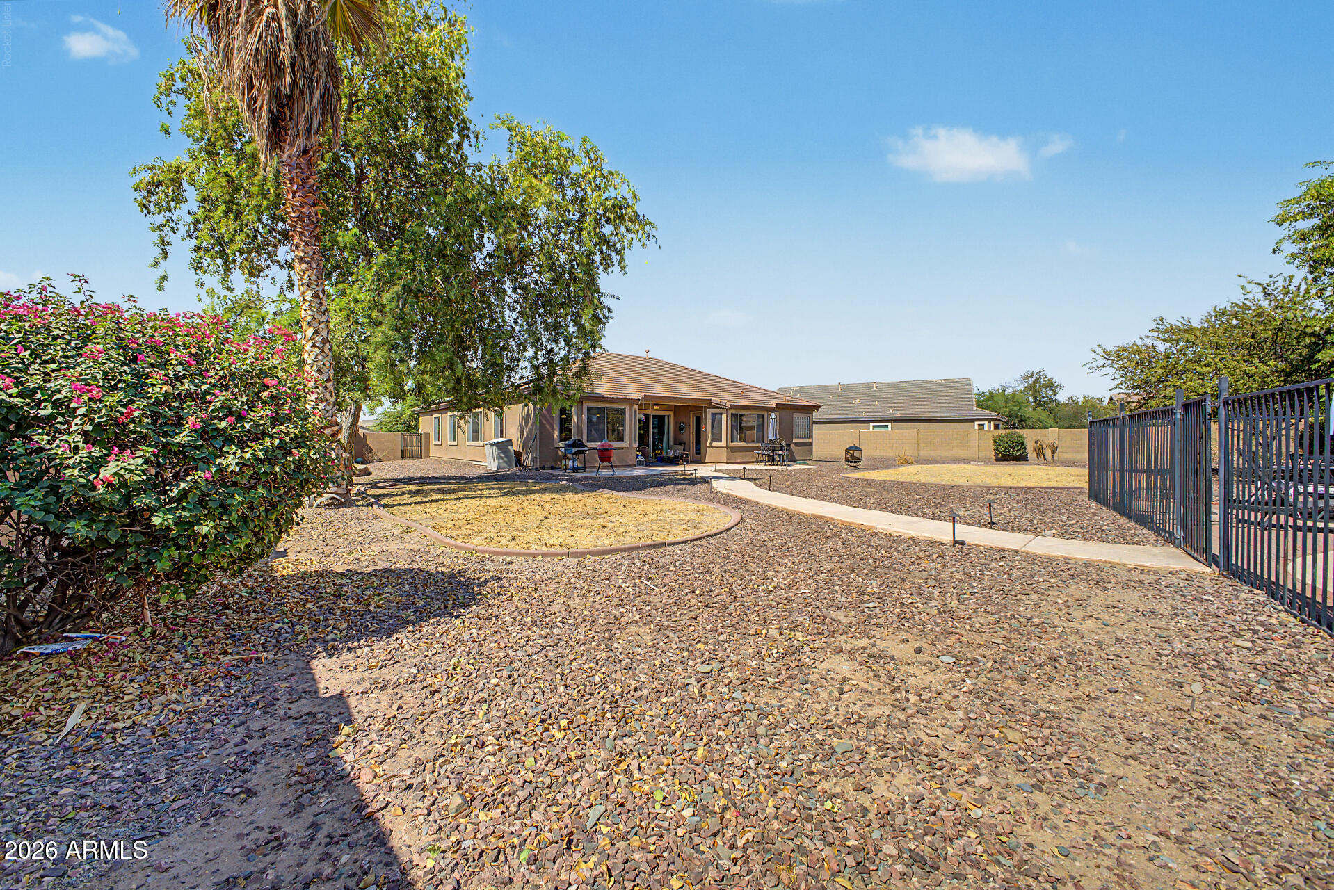 8602 W HELEN Lane