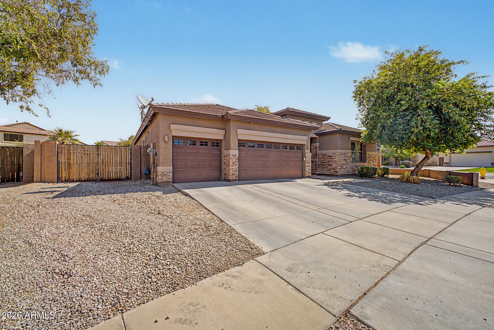 8602 W HELEN Lane