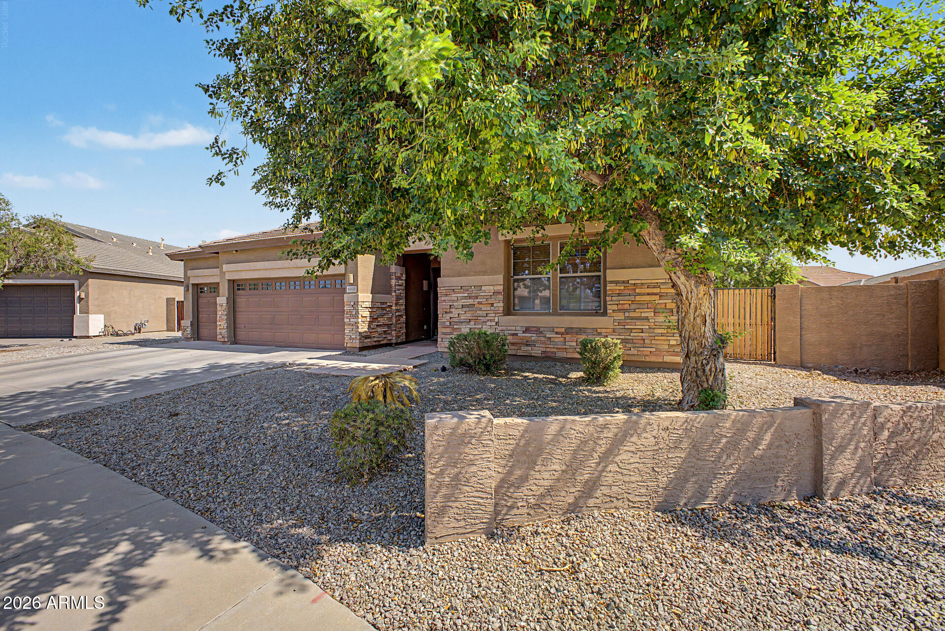 8602 W HELEN Lane