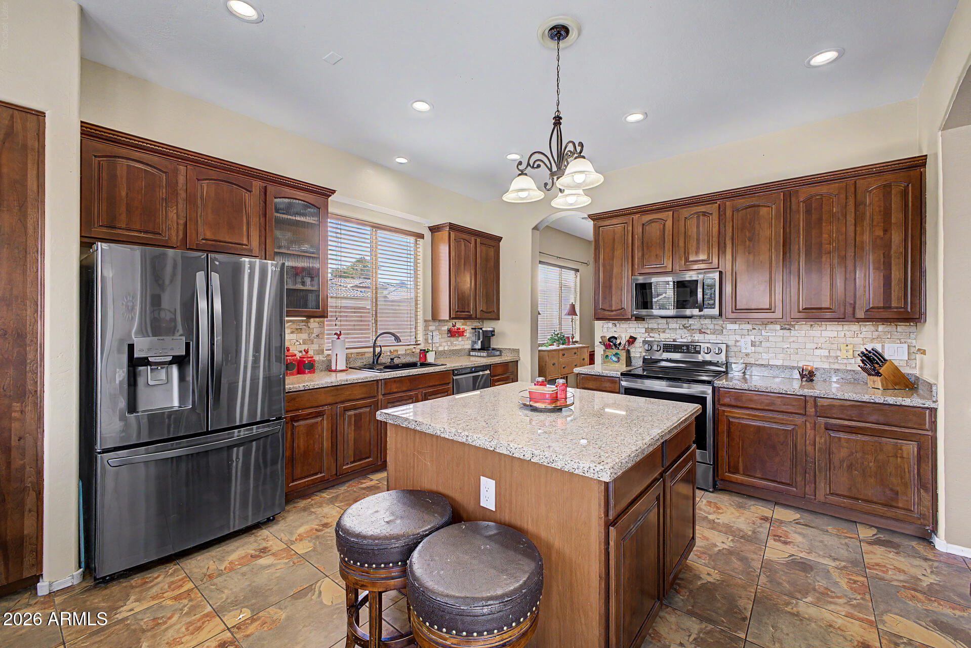 8602 W HELEN Lane