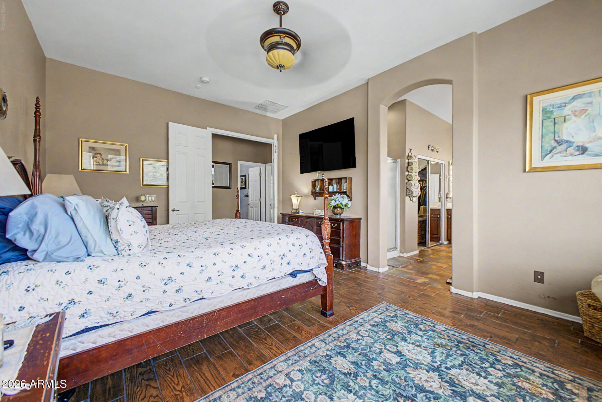 8602 W HELEN Lane