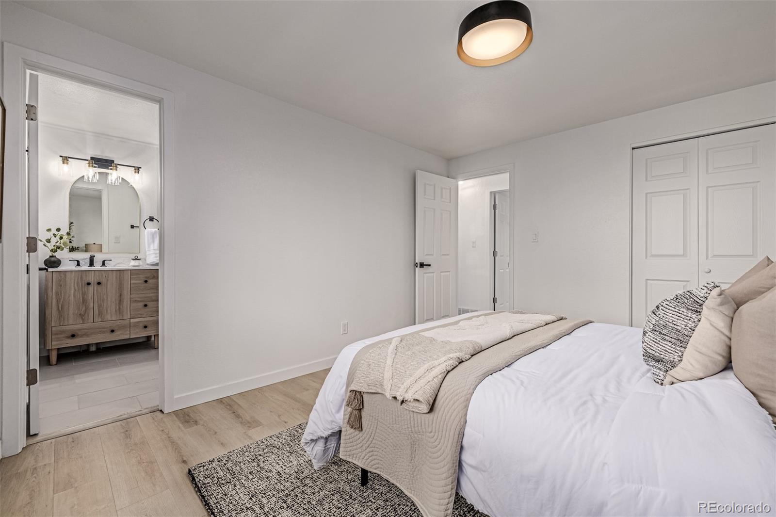 3831 W Rutgers Place