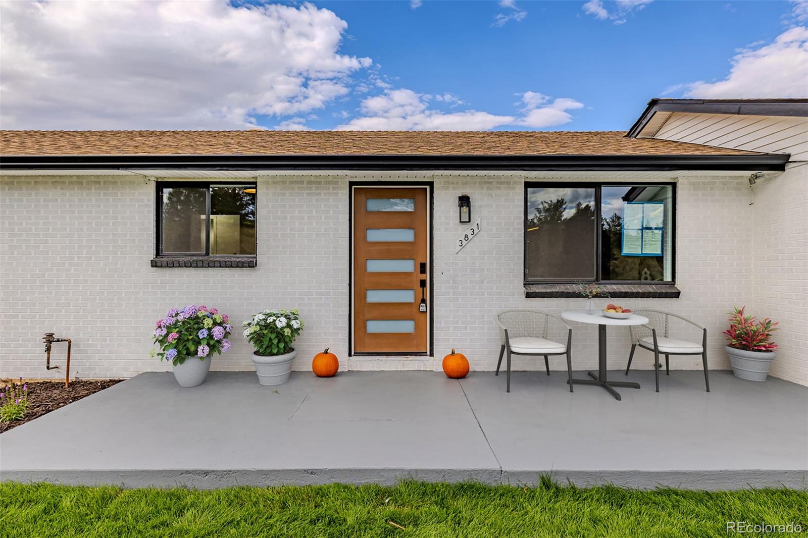 3831 W Rutgers Place